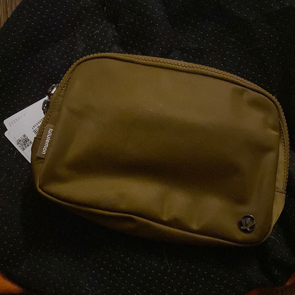 Lululemon Belt Bag Large 2L in burnt caramel